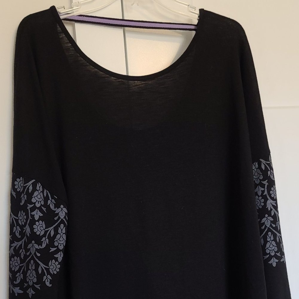 Gaiam Ladies Athletic top Black with gray detail